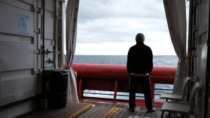 Méditerranée : une fillette sierra-léonaise, seule rescapée du naufrage d’un bateau de migrants, secourue en pleine nuit