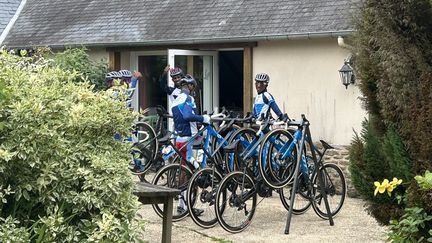 REPORTAGE. “En étant sur le vélo, je me sens libre” : avant les prochains Mondiaux au Rwanda, des espoirs africains s’entraînent en Bretagne