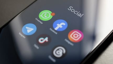 Une militante marocaine vivant en France arrêtée à sa descente d’avion au Maroc, pour ses publications sur les réseaux sociaux