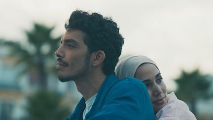 “Derrière les palmiers”, un film franco-marocain intimiste, cruel et dérangeant