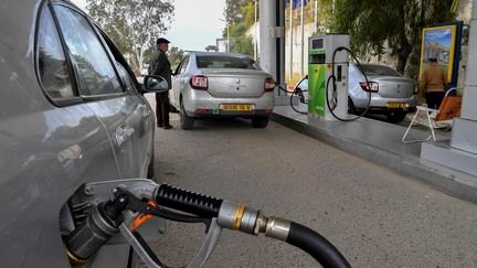 TEMOIGNAGES. “Ici, il n’y a aucune augmentation des prix” : en Algérie, le litre de diesel reste à 20 centimes d’euro malgré la guerre au Moyen-Orient
