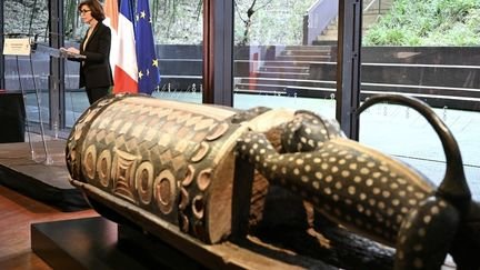 “Il y a une relation asymétrique”, dénonce une historienne, malgré la nouvelle loi qui doit faciliter la restitution des œuvres pillées durant la colonisation