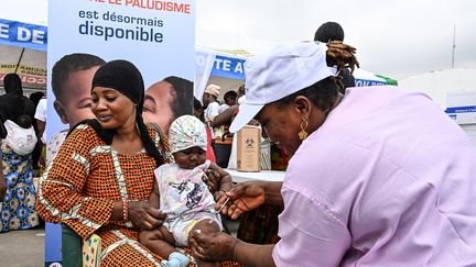 Les coupes dans l’aide américaine menacent des “dizaines de milliers de vies d’enfants” face au paludisme