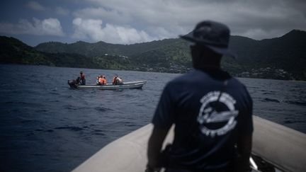 A Mayotte, les méthodes de la police aux frontières pour intercepter les embarcations de migrants venus des Comores interrogent