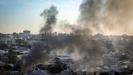 En Somalie, des combats ont éclaté à Mogadiscio où l’opposition au président appelle à manifester