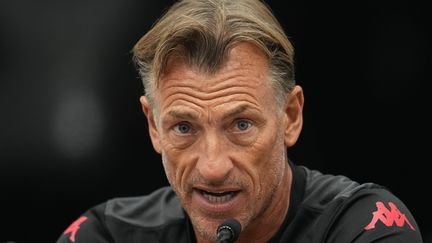 “C’est un coach qui donne de la confiance à des outsiders…” Embauché en catastrophe en pleine Coupe du monde, Hervé Renard peut-il enfin permettre à la Tunisie de sortir des poules ?