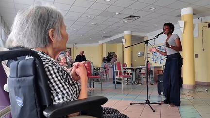 REPORTAGE. “Ce qui a fédéré, c’est son talent” : dans le Jura, la mobilisation inédite d’un village pour demander la régularisation d’une chanteuse nigériane