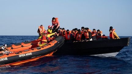 Amnesty International dénonce la coopération migratoire entre l’Union européenne et la Libye en pleine répression “xénophobe”