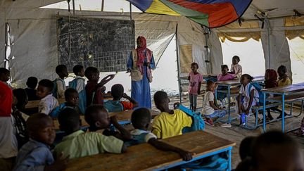 Près de 100 millions d’enfants sont privés d’école dans le monde à cause des conflits et de la crise climatique, selon l’ONU