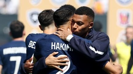 “Ce n’est pas mon pote sur le terrain” : avant France-Maroc, on vous raconte l’histoire d’amitié entre Achraf Hakimi et Kylian Mbappé