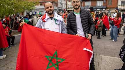 “On va changer de maillot !” : après la défaite du Maroc en Coupe du monde, les supporters franco-marocains se tournent en majorité vers les Bleus