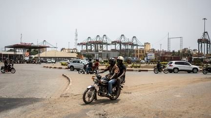 Les deux journalistes français qui étaient détenus au Togo sont autorisés à quitter le territoire, annonce le Quai d’Orsay