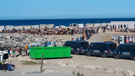 “Totale permissivité” des policiers marocains, migrants orientés vers la mer… Ce qu’il faut retenir du rapport de la police espagnole sur la crise migratoire à Ceuta